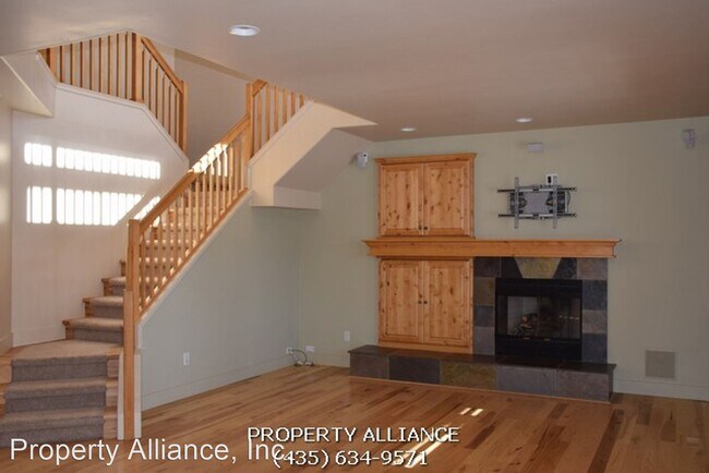 Building Photo - 3 br, 2.5 bath House - 1137 Station Loop Road