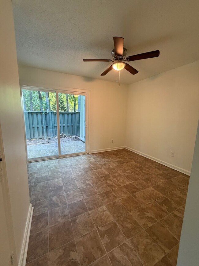 Foto del edificio - 3 BR Townhouse AVAILABLE NOW!
