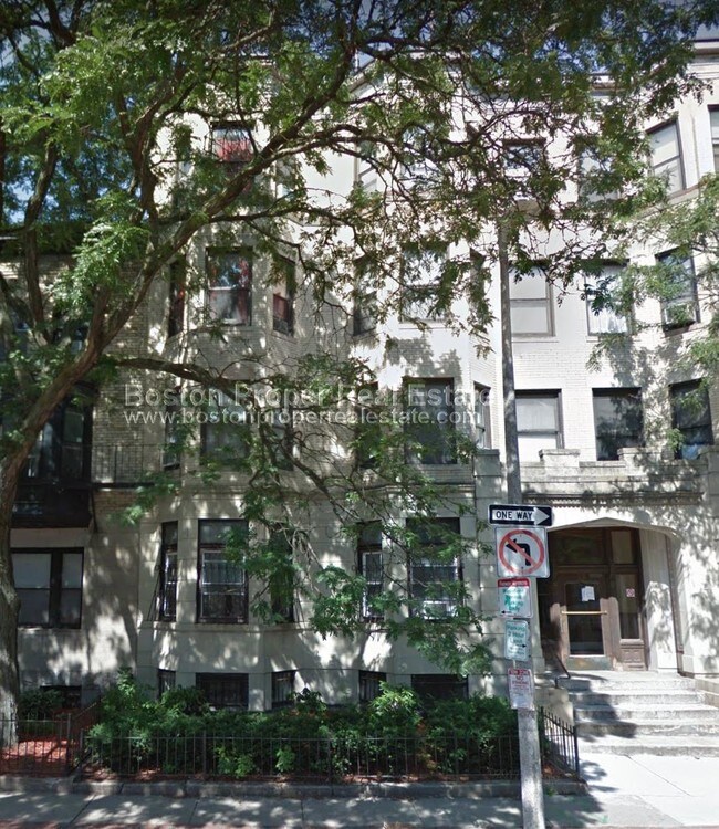 Building Photo - 62 Boylston St
