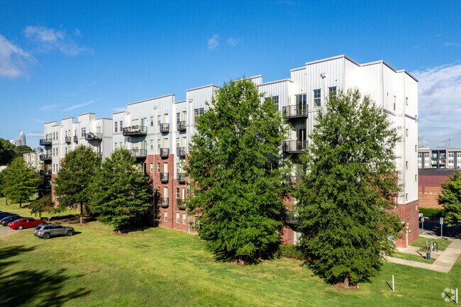 Building Photo - 2338 Yadkin Ave