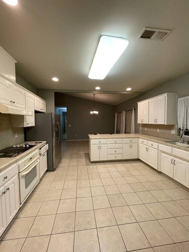 Primary Photo - $500.00 off 1st Month's Rent!!