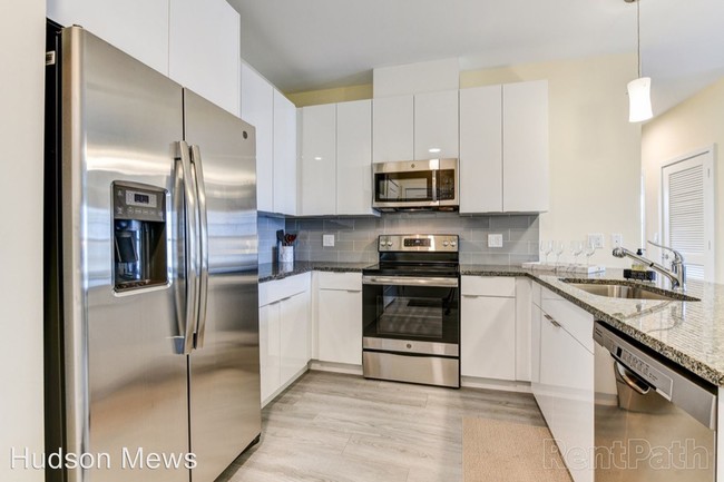 Building Photo - 1 br, 1 bath Apartment - 5 Sunset Cove.