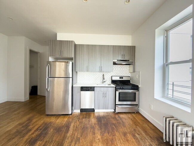 Foto del edificio - 19 STREET / South Slope, Brooklyn / Sun-Fi...