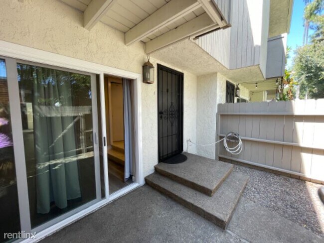 Building Photo - 3 br, 2.5 bath Townhome - 16771 Barefoot