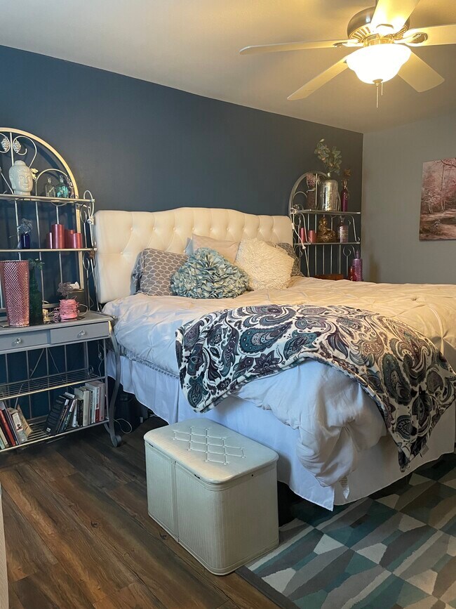King bed, large storage area under bed - 8165 S Cody St