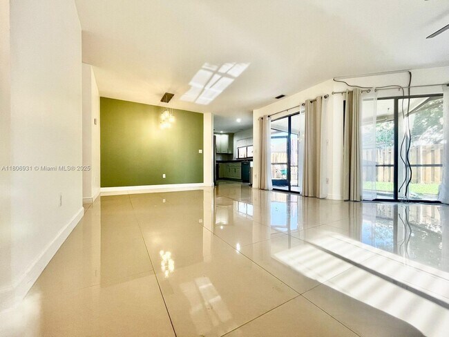 Foto del edificio - 9624 Golf State Park Way