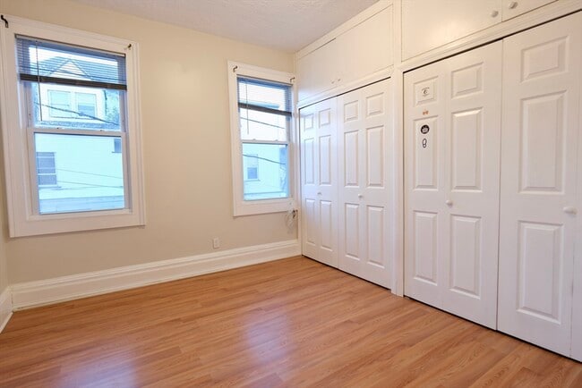 Building Photo - 333 Centre St