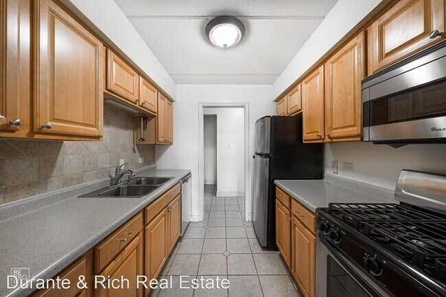 Building Photo - 2 br, 1.5 bath House - 7117 W 93rd Street