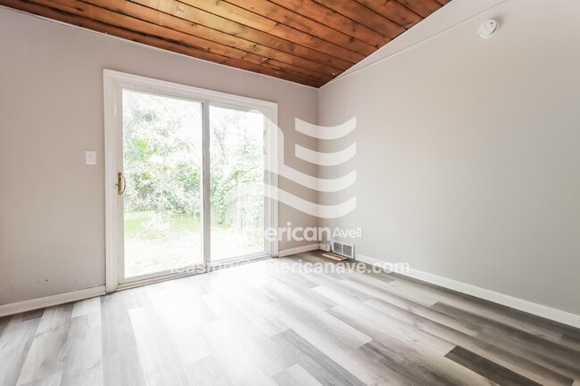 Building Photo - 12641 Mettetal St