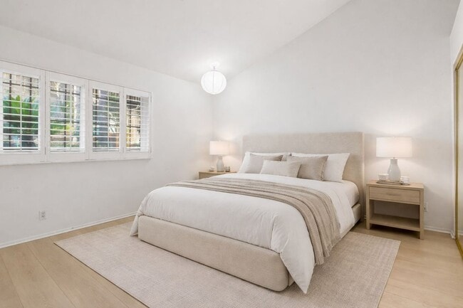 Building Photo - 4345 Canoga Ave