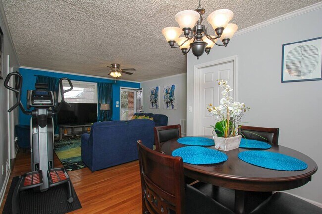 Foto del edificio - 1127 Magnolia Dr