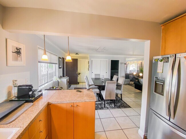 Foto del edificio - 2540 Clairemont Dr