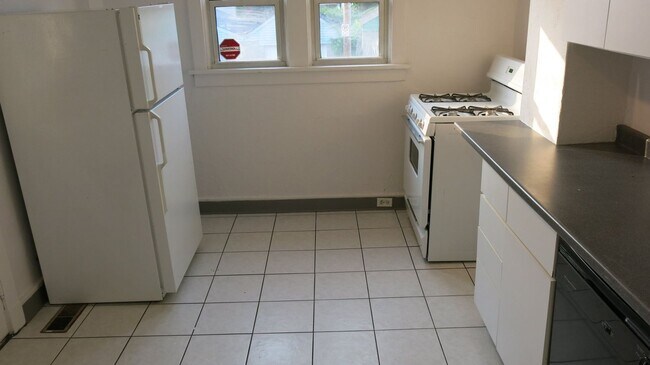 Foto del edificio - Available August 1, 2026; Lease will end July 27, 2027