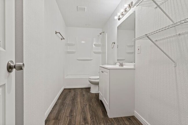 Building Photo - 7503 Valley Maple Dr