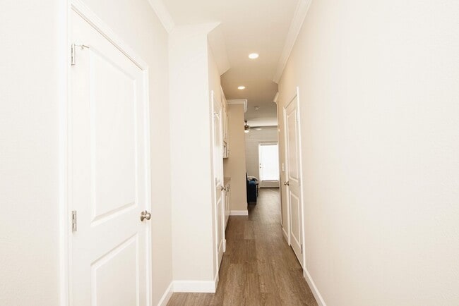 Building Photo - Great Location in Fort Walton Beach Near Bases and Hospital.