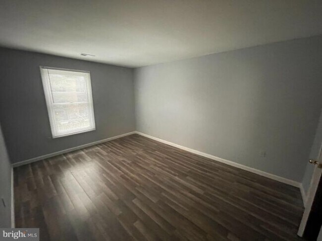 Building Photo - 824 Quince Orchard Blvd