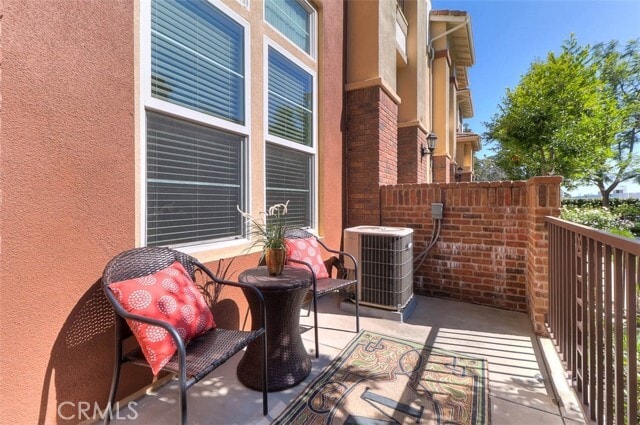 Building Photo - 754 W 1st St