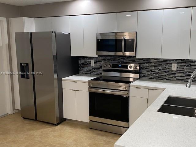 Foto del edificio - 820 Sorrento Dr