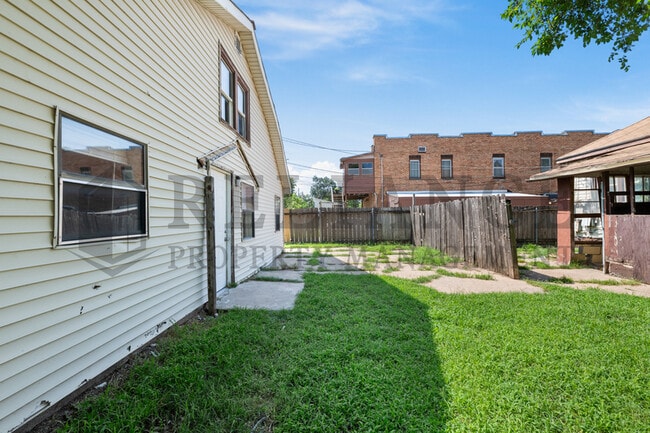 Building Photo - 1146 S Pattie St