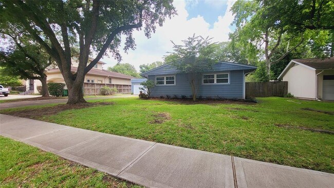 Foto del edificio - 5126 Darnell St
