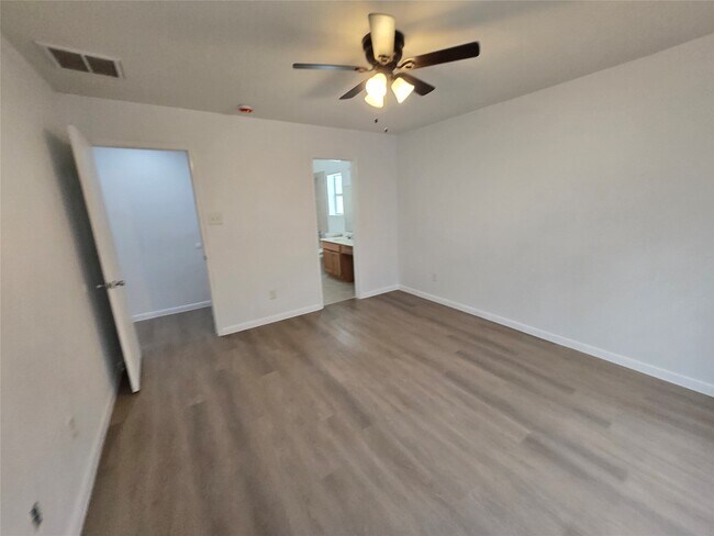Foto del edificio - 427 Remington Heights Dr