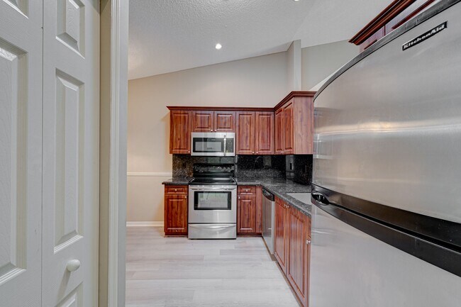Building Photo - 6183 Floral Lakes Dr