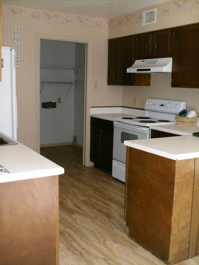 Building Photo - 1058 Park Meadow Dr