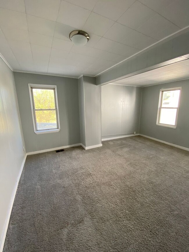 Building Photo - AVAILABLE MAY - BEAUTIFUL 2 BEDROOM HOME W...