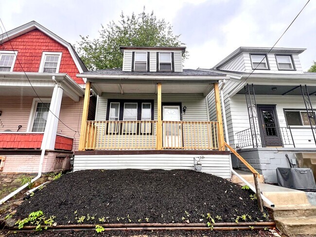 Building Photo - Beaver Falls - 2 Bedroom 1 Bathroom - Newl...
