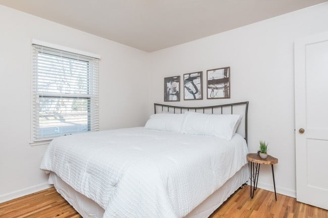 Bedroom 2 - 1702 S Phillips Ave