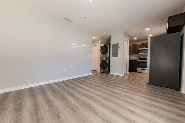 Building Photo - 1210 Avenue Z SE, Unit C