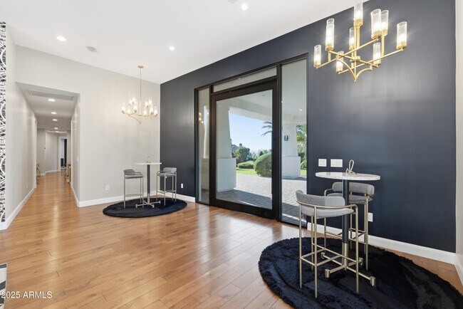 Foto del edificio - 4601 N Royal View Dr