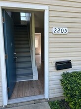 Building Photo - 2205 Clarendon Ln