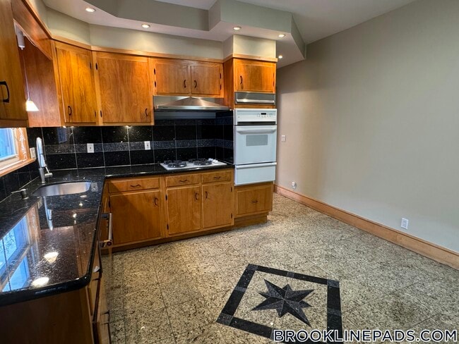 Building Photo - 759 Boylston St