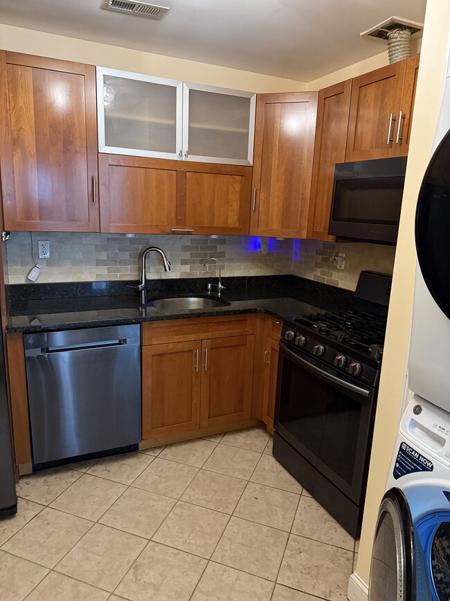 Foto del edificio - 1762 E 19th St