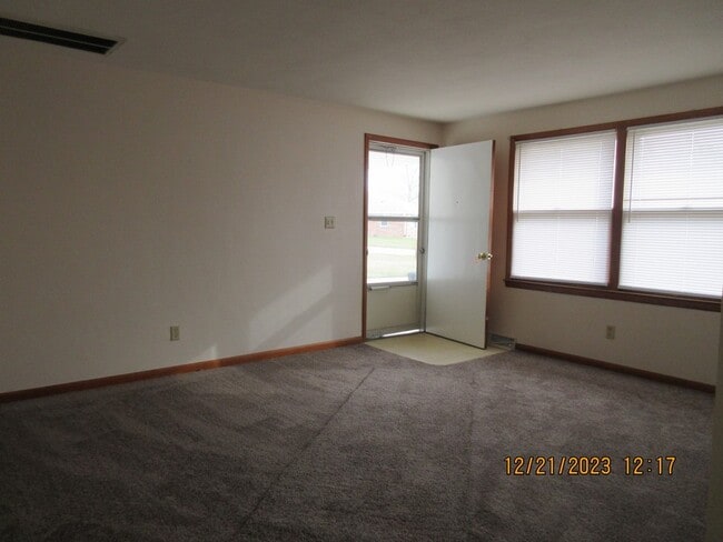 Building Photo - 4005 Mellen Dr