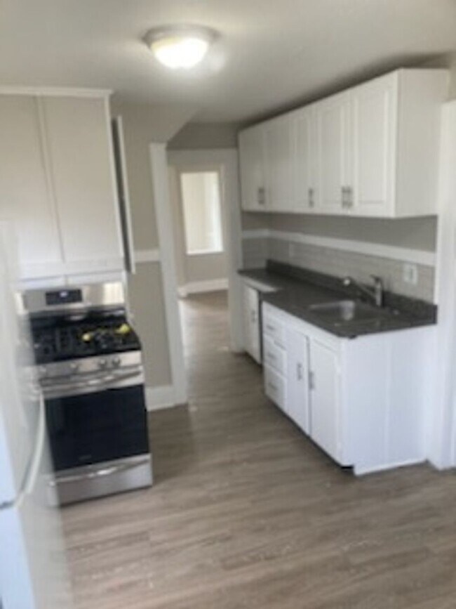 Building Photo - 80 Fleming St