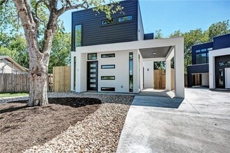 Building Photo - 6111 Begonia Cir