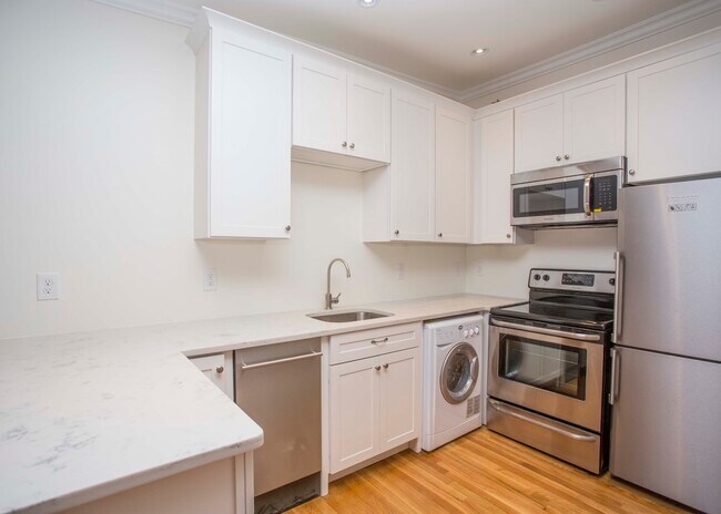 Building Photo - 146 Marlborough St