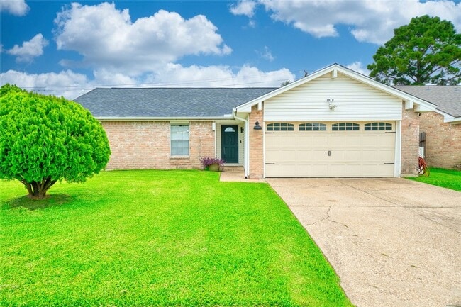 Photo - 1323 Oakengates Dr House
