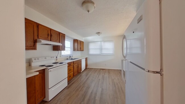 Building Photo - 3 Bedroom Home