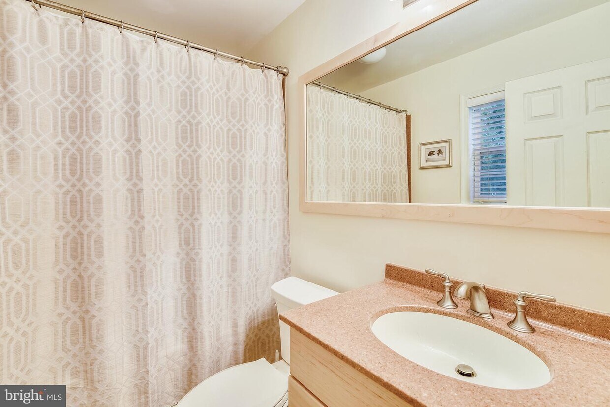 Primary Photo - 1061 Omar Dr