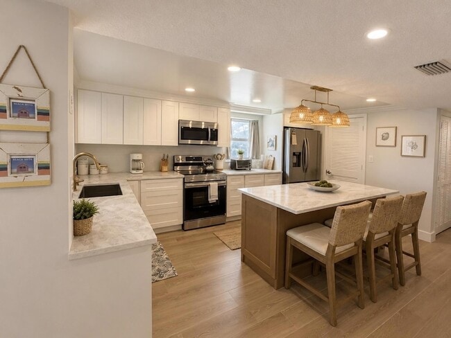 Building Photo - 10200 S Ocean Dr
