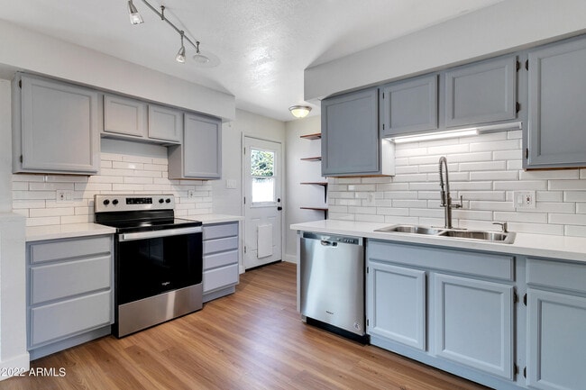 Building Photo - 8602 E San Miguel Ave