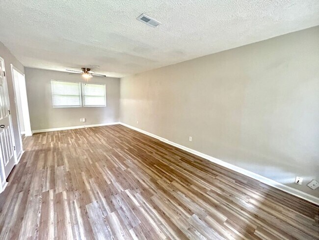 Foto del edificio - Newly Renovated 3 Bedroom Home!