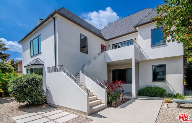 Building Photo - 8021 Blackburn Ave