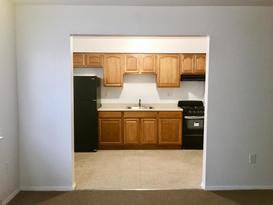 Primary Photo - 51 E Park St