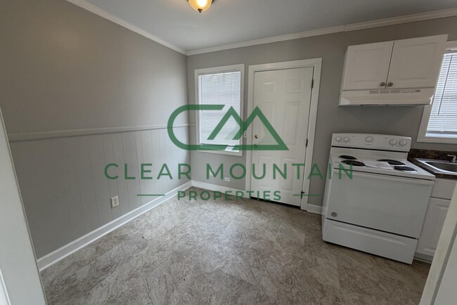 Building Photo - MOVE IN SPECIAL - Receive 1st month rent free with 13-month lease!
