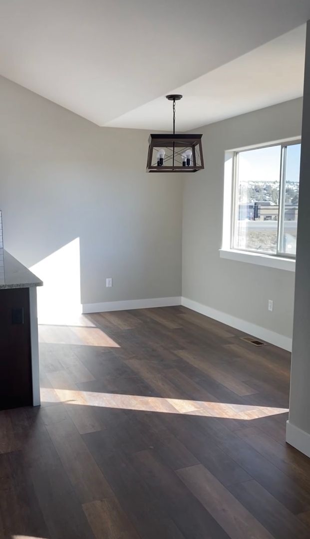 Foto del edificio - Three Bedroom Two and One Half Bath Duplex...