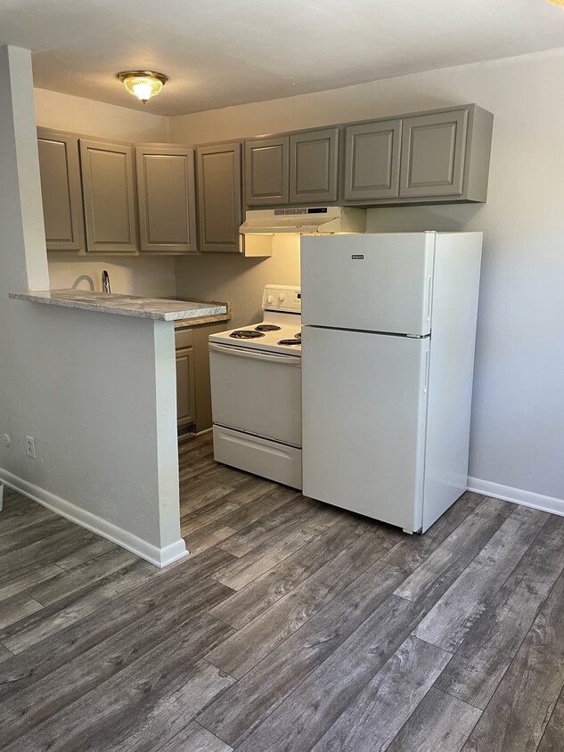 Kitchen - 2706 Pretty Lake Ave